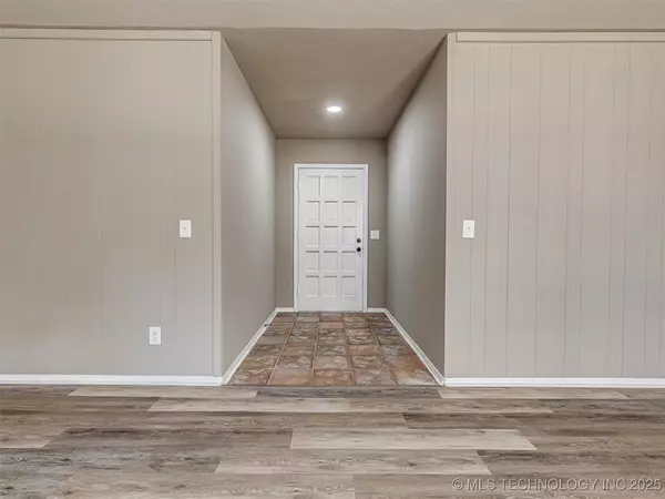 Jenks, OK 74037,810 E Beaver ST