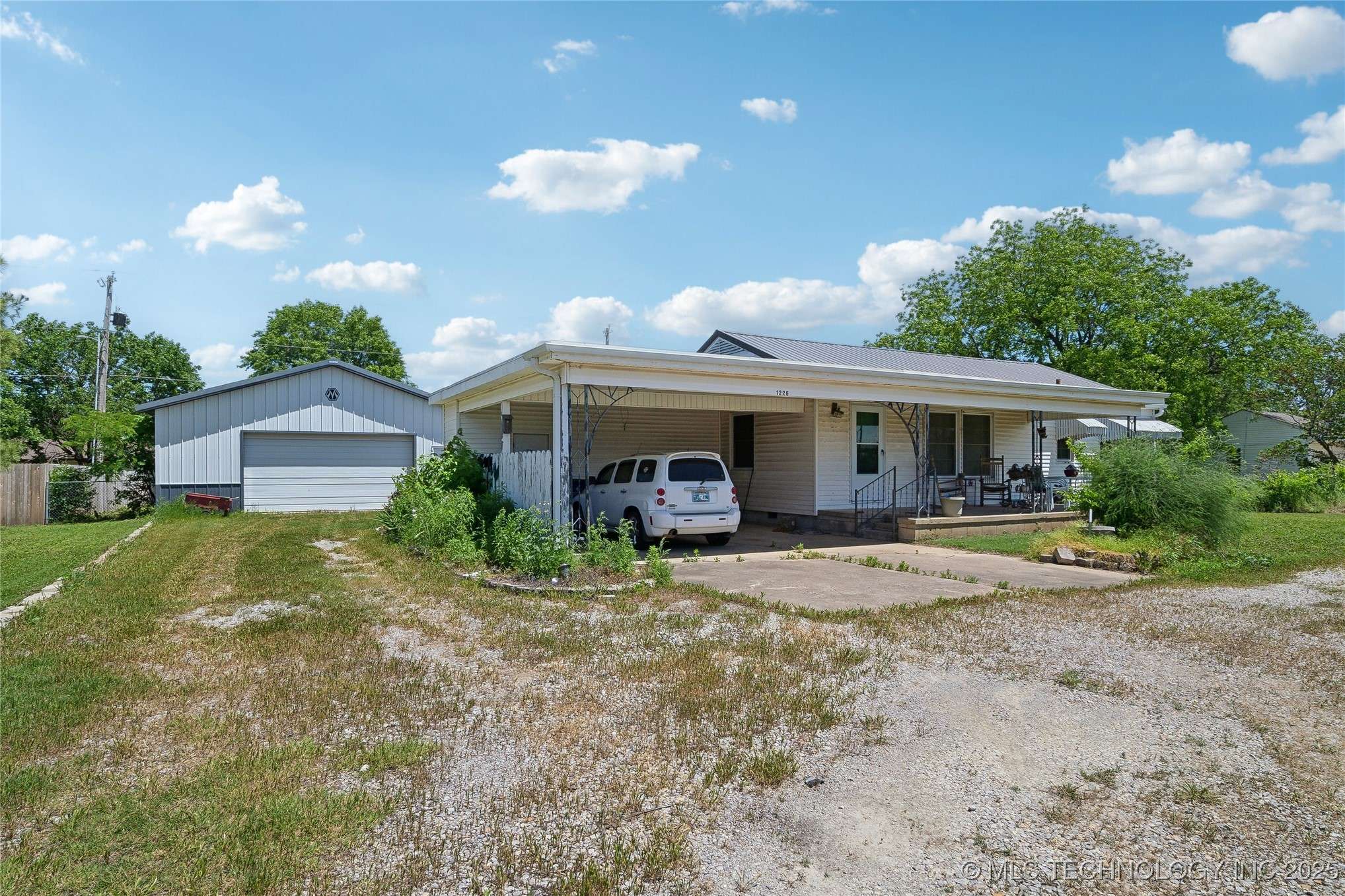 1226 W Davis DR, Nowata, OK 74048
