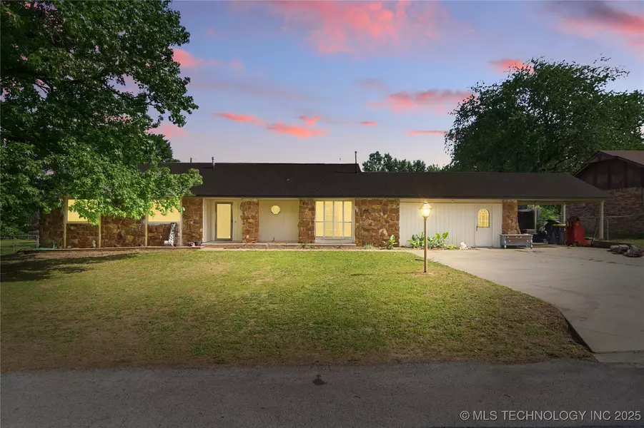 30341 E 144th ST, Coweta, OK 74429