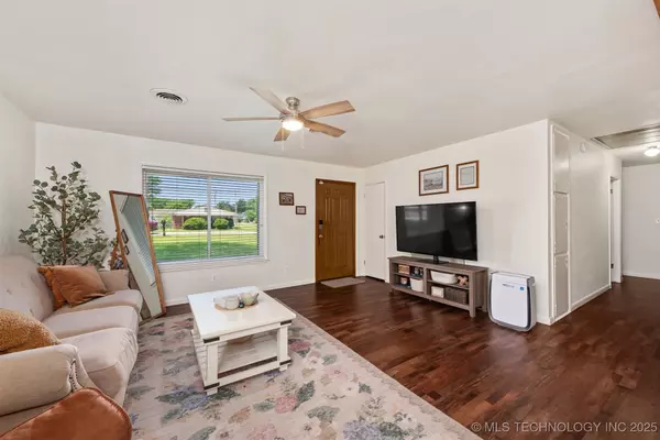 Wagoner, OK 74467,601 S White AVE