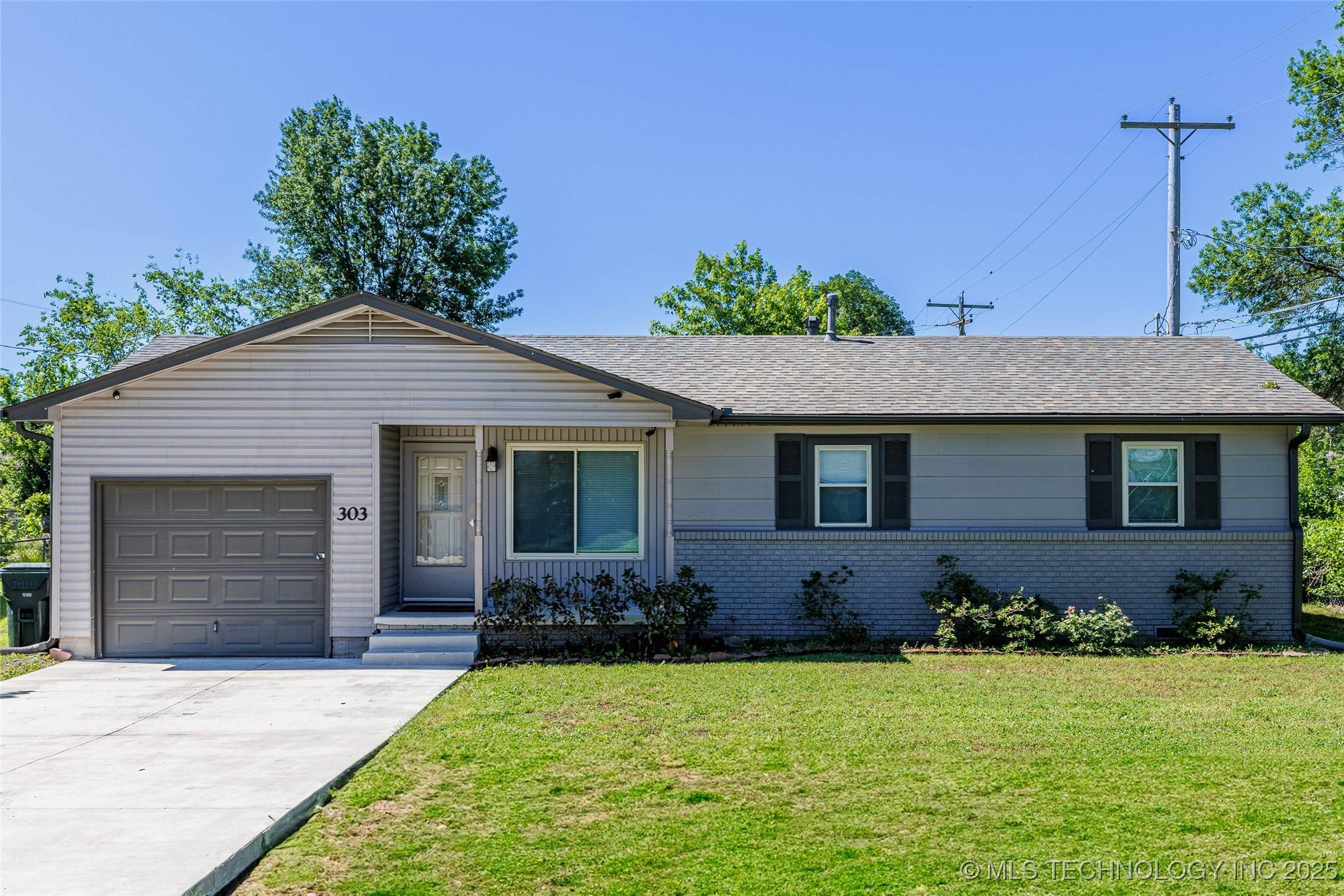 303 E Fry ST, Claremore, OK 74017