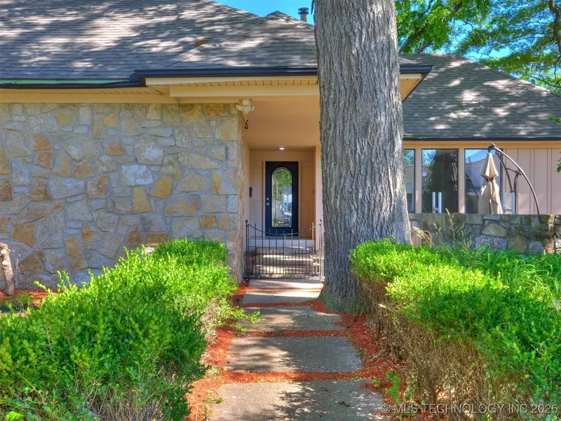 9022 E 40th ST, Tulsa, OK 74145