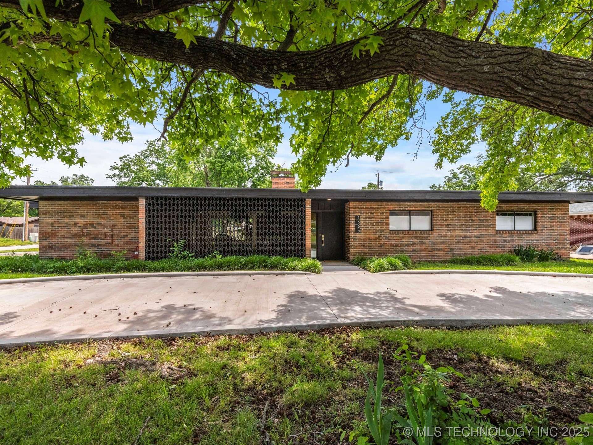1500 Harris DR, Bartlesville, OK 74006