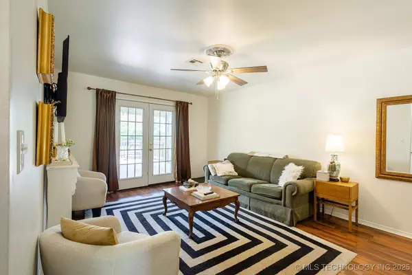 Broken Arrow, OK 74012,514 N Village PL