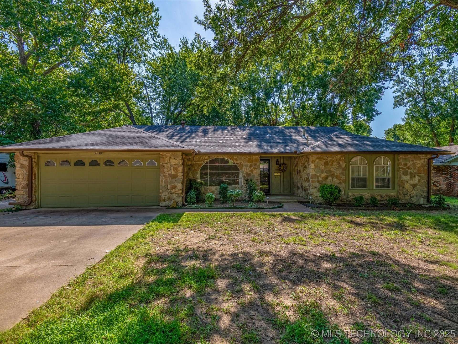 1020 Lariat DR, Bartlesville, OK 74006