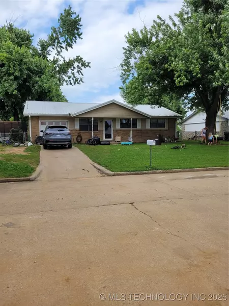 908 Pecan LN, Claremore, OK 74017