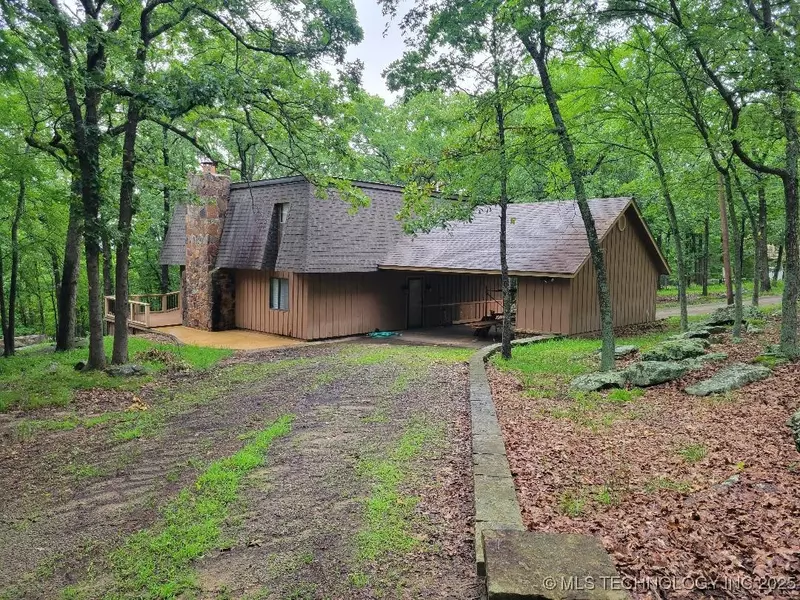 1296 Robin Hood RD, Eufaula, OK 74432