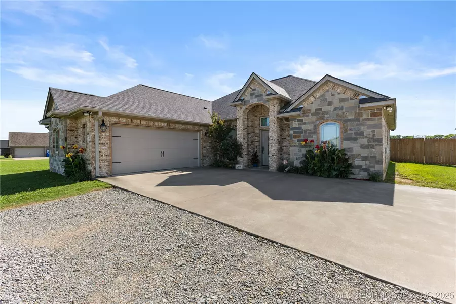 201 Buck TRL, Durant, OK 74701