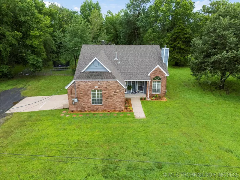 704 NE 3rd ST, Wagoner, OK 74467