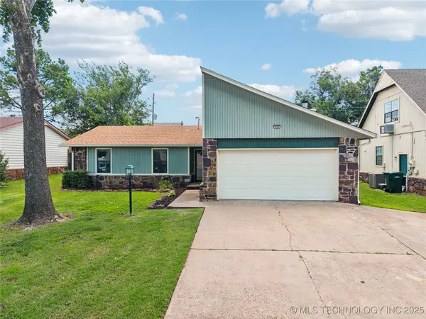 3703 Redbud DR, Sand Springs, OK 74063