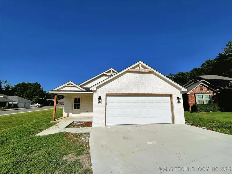 2005 N Alora AVE, Tahlequah, OK 74464