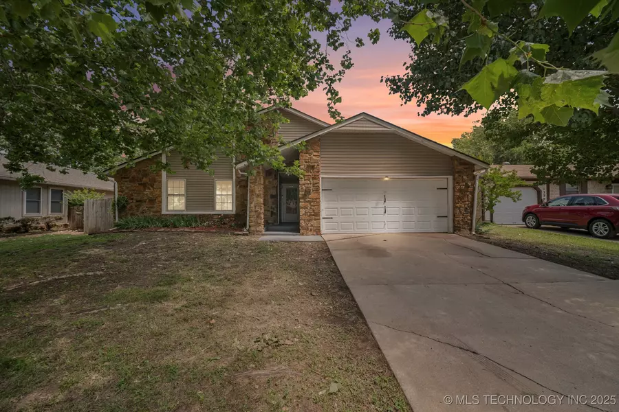 1313 E 140th PL, Glenpool, OK 74033