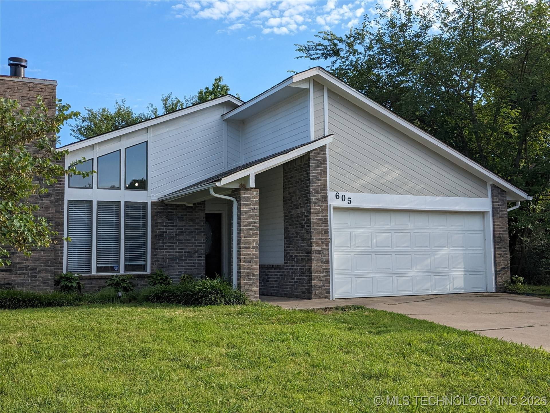 605 W 18th ST S, Claremore, OK 74019