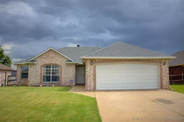 11008 E 120th CT, Collinsville, OK 74021