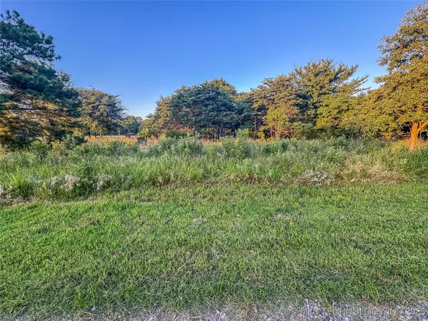 8910 4198 RD, Eufaula, OK 74432