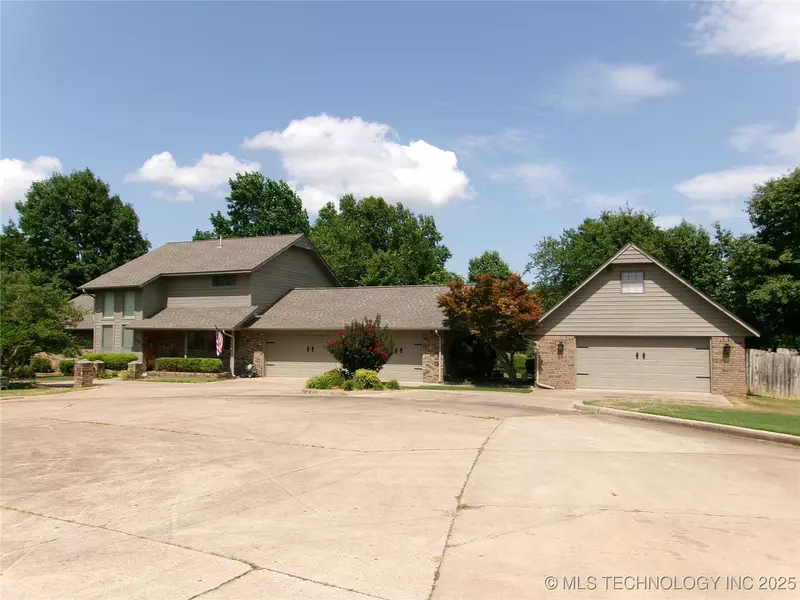 614 Hilltop LN, Muskogee, OK 74403