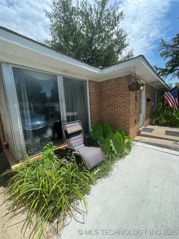 Ardmore, OK 73401,1009 Davis NW