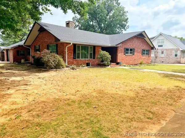 Holdenville, OK 74848,423 N Burns