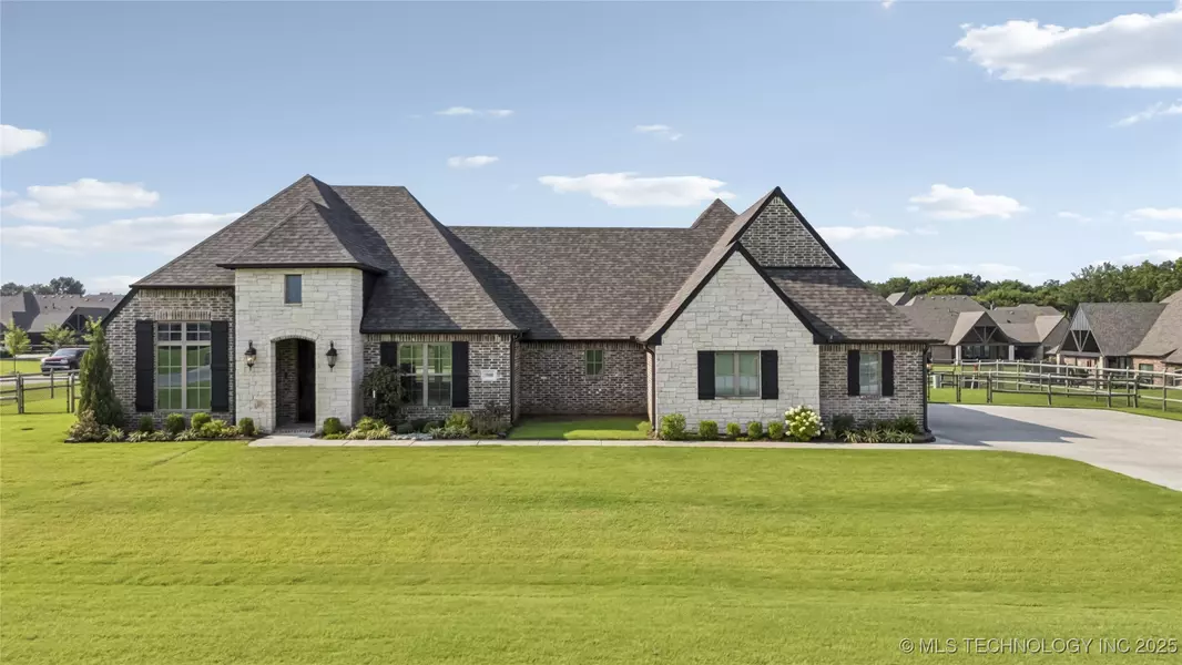 19600 E Slate DR, Owasso, OK 74055