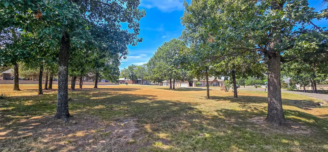 35 Cedar Ridge RD, Eufaula, OK 74432