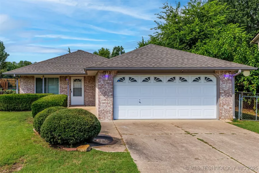 9425 E Sprucewood DR, Claremore, OK 74019