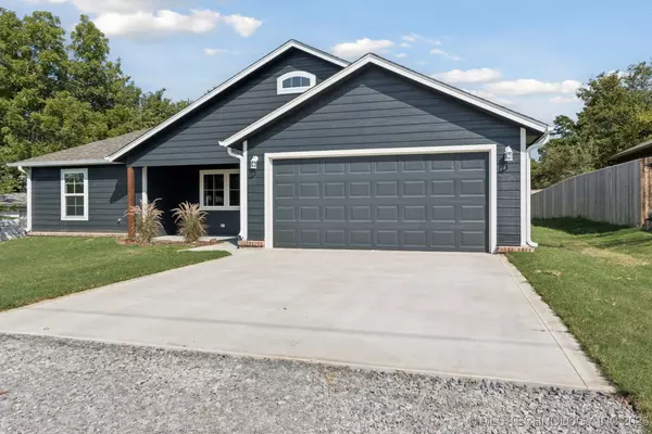 Chouteau, OK 74337,304 N Howey ST