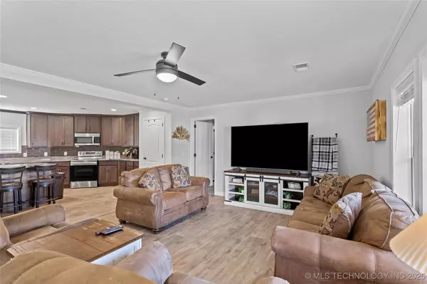 Wilson, OK 73463,223 Slider