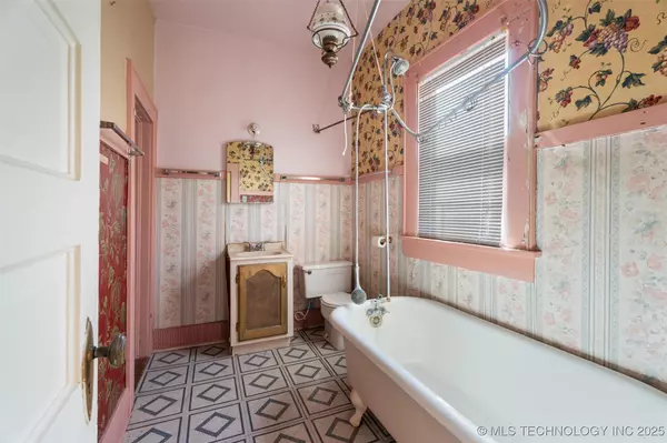 Bartlesville, OK 74003,1208 SE Delaware