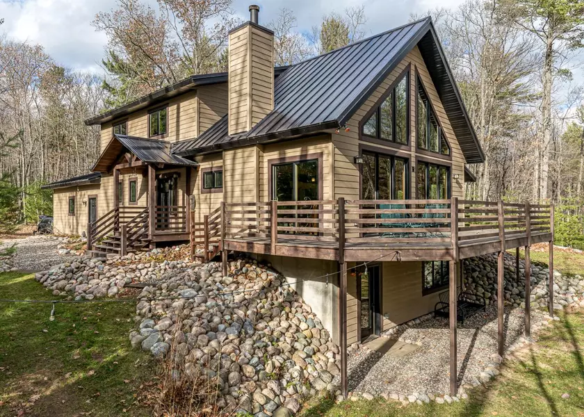 9488 TOMAHAWK LAKE RD W, Minocqua, WI 54548