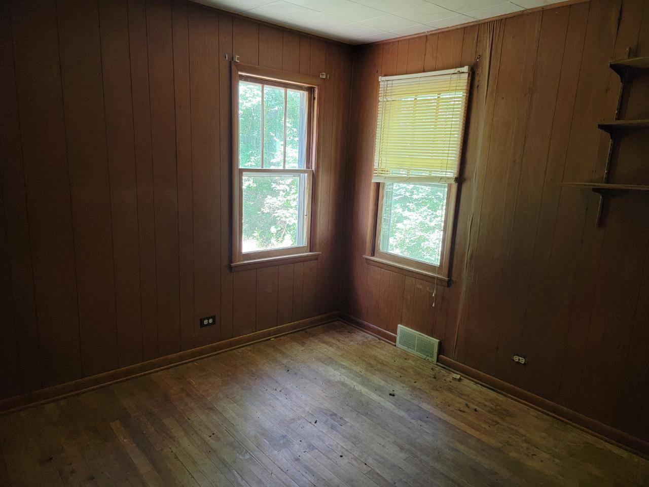 Laona, WI 54541,5107 W SILVER LAKE RD