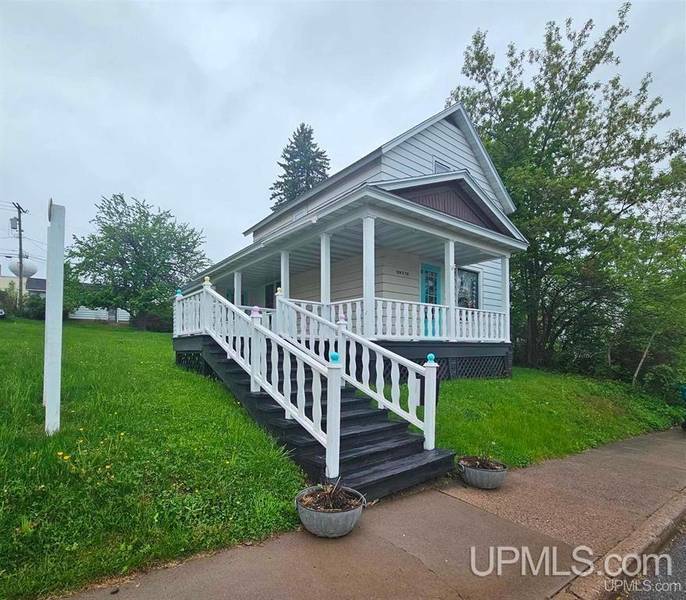 12 4TH ST N, Crystal Falls, MI 49920