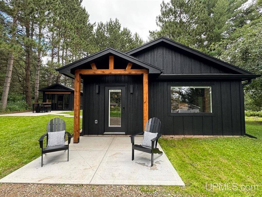 111 SUNSET LAKE RD, Iron River, MI 49935