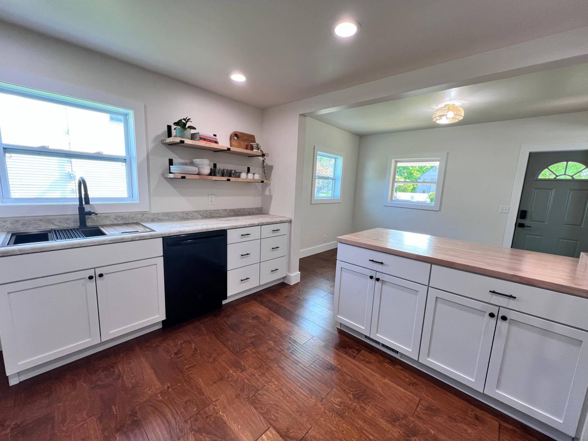 1607 DAVIDSON ST, Iron River, MI 49935