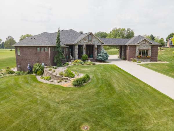 46885 Country Club Ln, Brookings, SD 57006