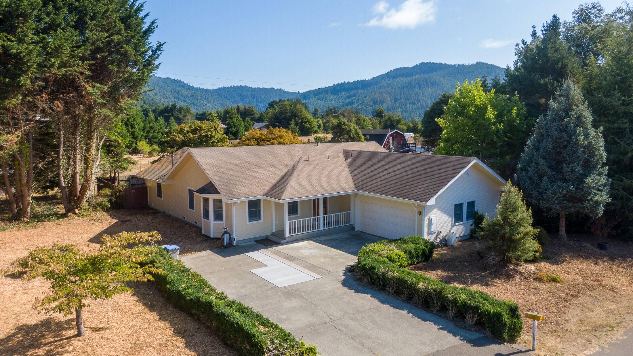 4335 Creekside PL, Hydesville, CA 95547