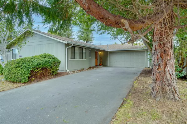 1975 Holly DR, Mckinleyville, CA 95519