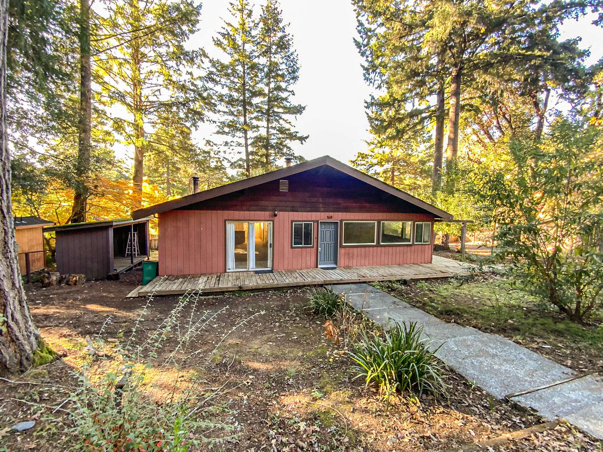 168 Tree Top LN, Willow Creek, CA 95573