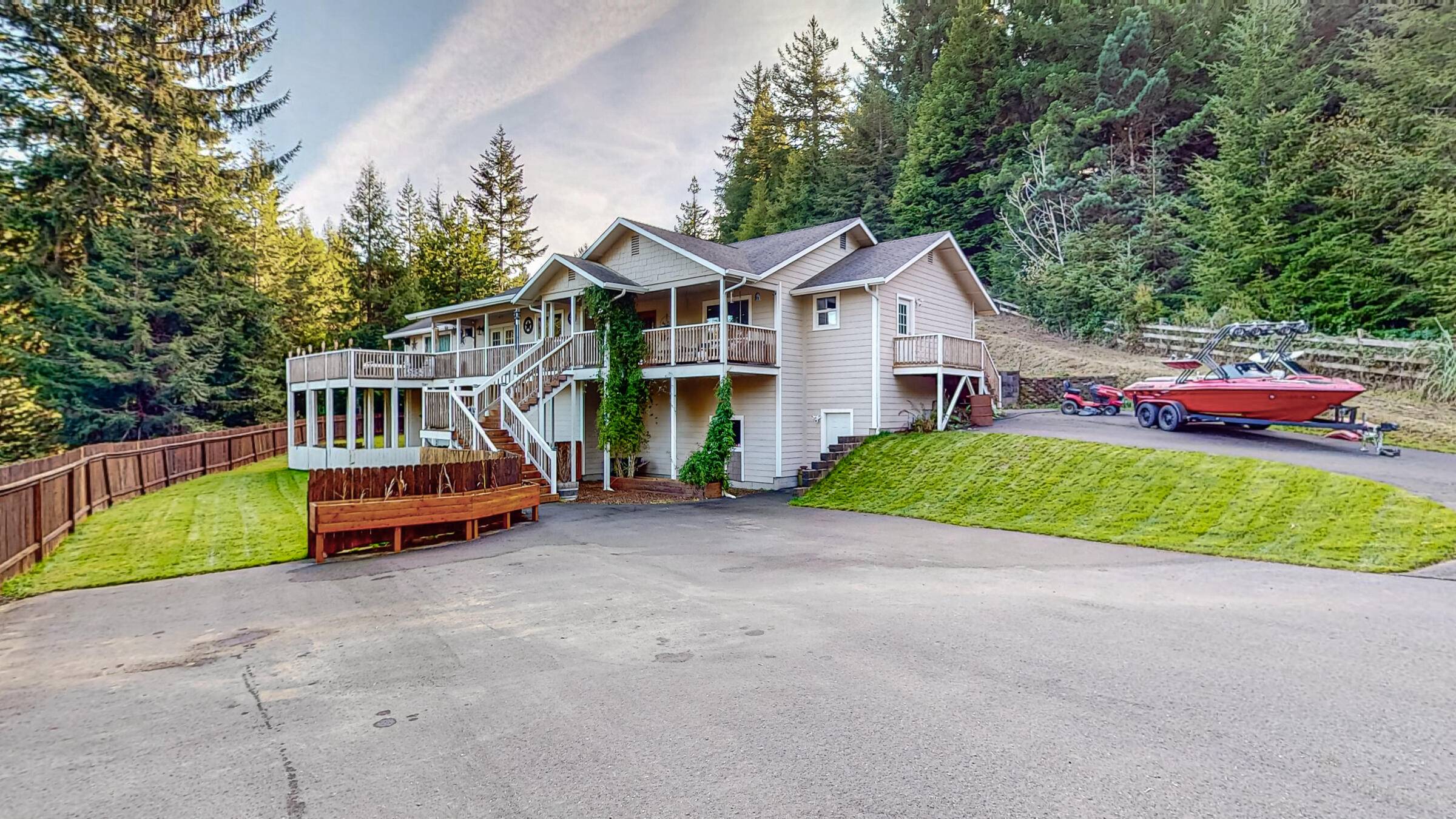 7427 Berta RD, Elk River, CA 95503