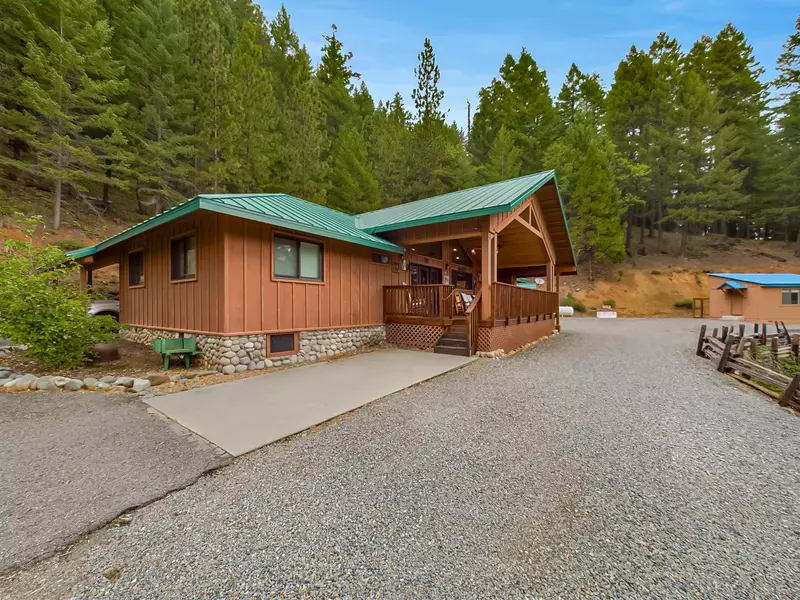 10 Estabrook LN, Trinity Center, CA 96091