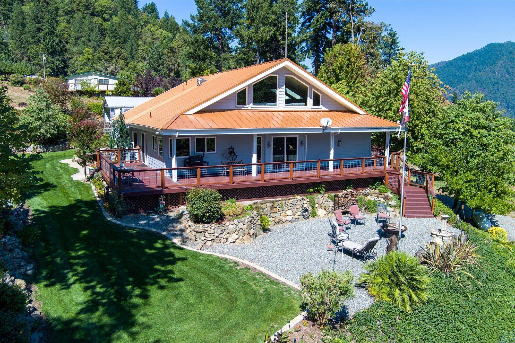 128 Harnden LN, Willow Creek, CA 95573
