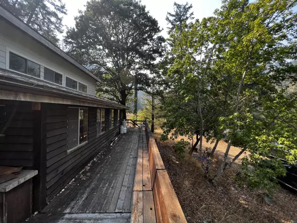 1110 S. Face RD, Garberville, CA 95542