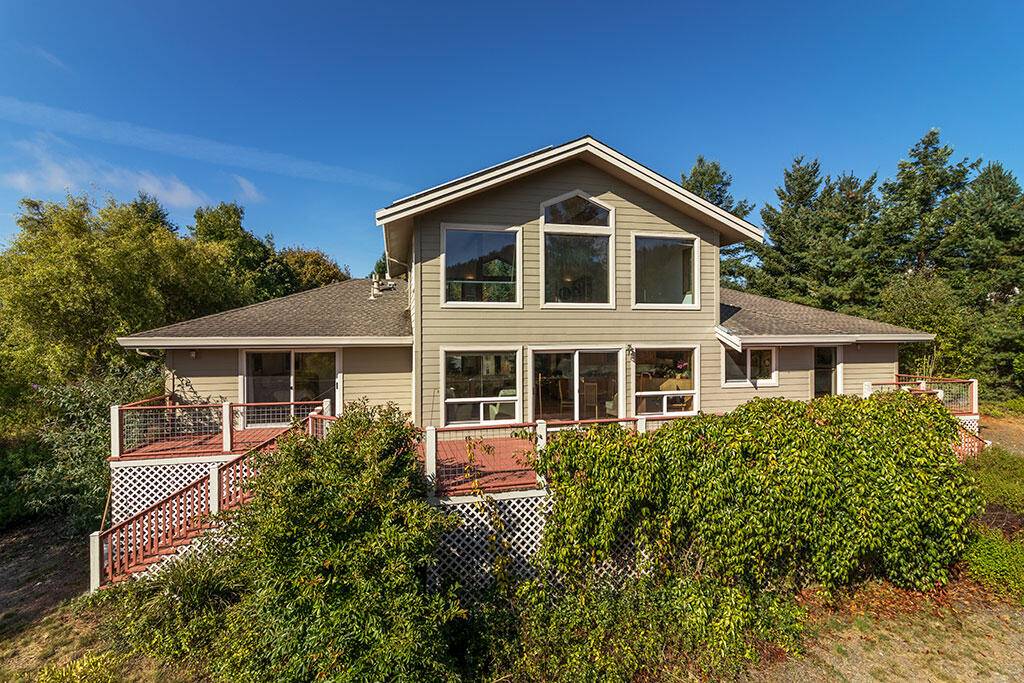 2466 Tawndale LN, Hydesville, CA 95547