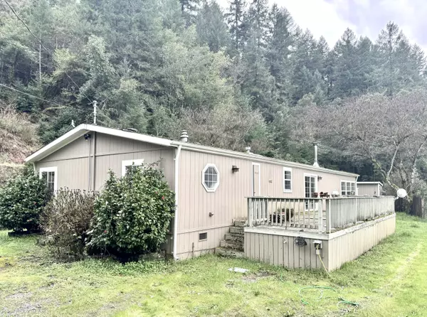 44 Red Cap RD, Orleans, CA 95556