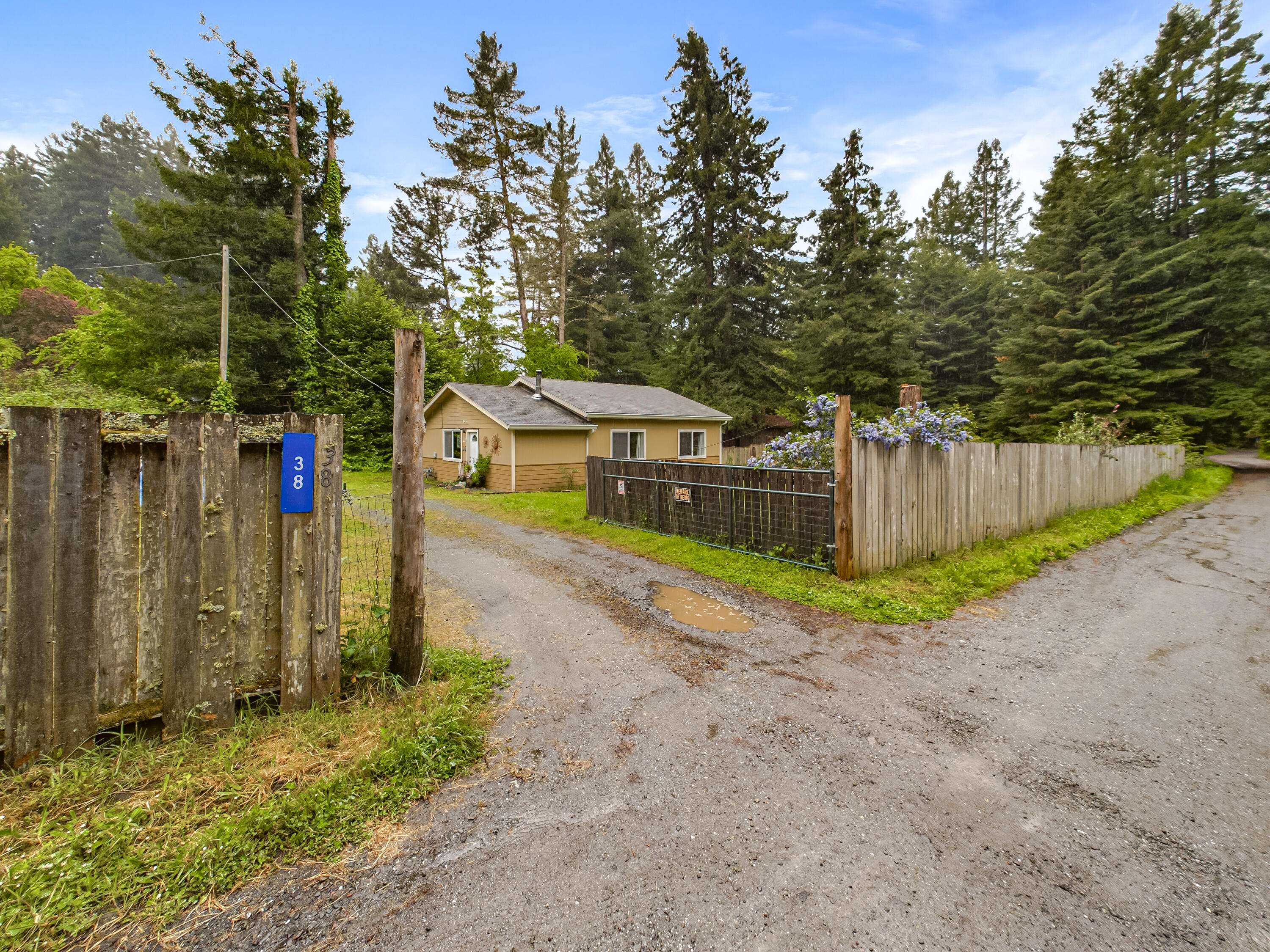 38 Marie LN, Carlotta, CA 95528