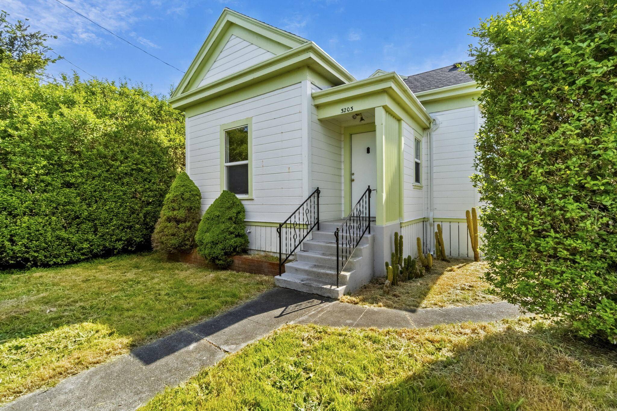 3203 California ST, Eureka, CA 95503