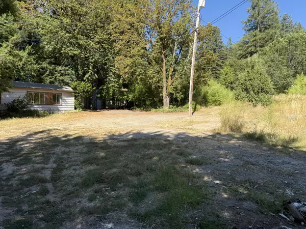 Redway, CA 95560,190 Cedar LN