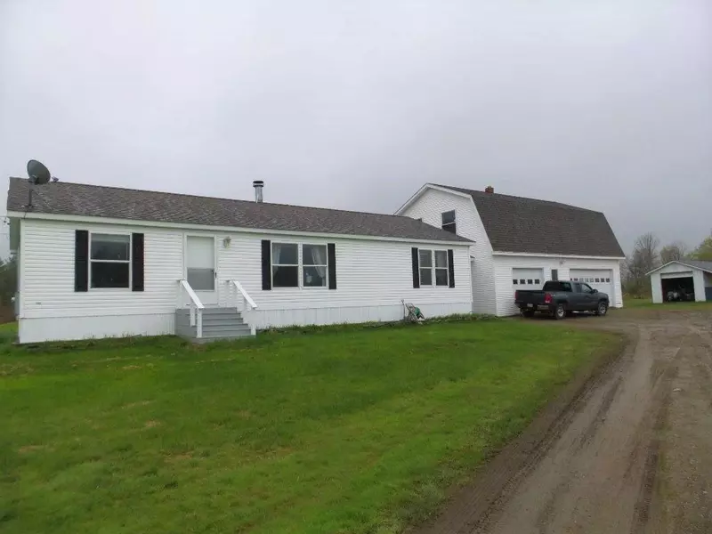 83 Trask RD, Benton, ME 04901