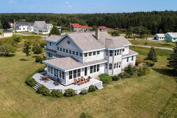 158 Sargent ST, Winter Harbor, ME 04693