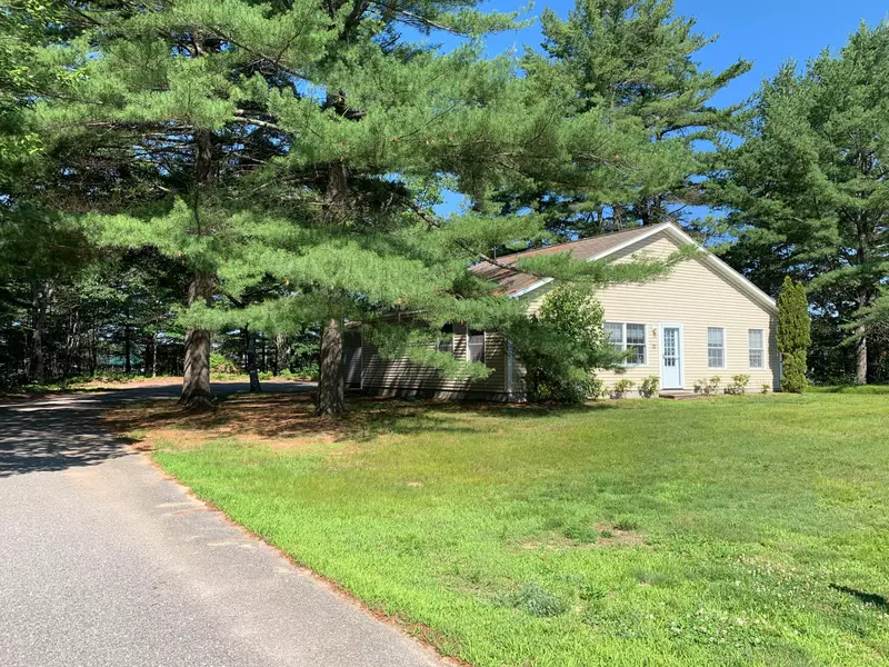 25 Park DR, Topsham, ME 04086