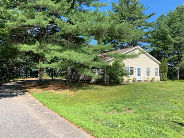 25 Park DR, Topsham, ME 04086